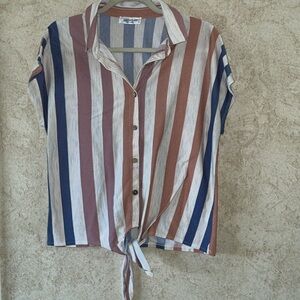 💕Modern Attraction Short Sleeve Tie Front Button Up